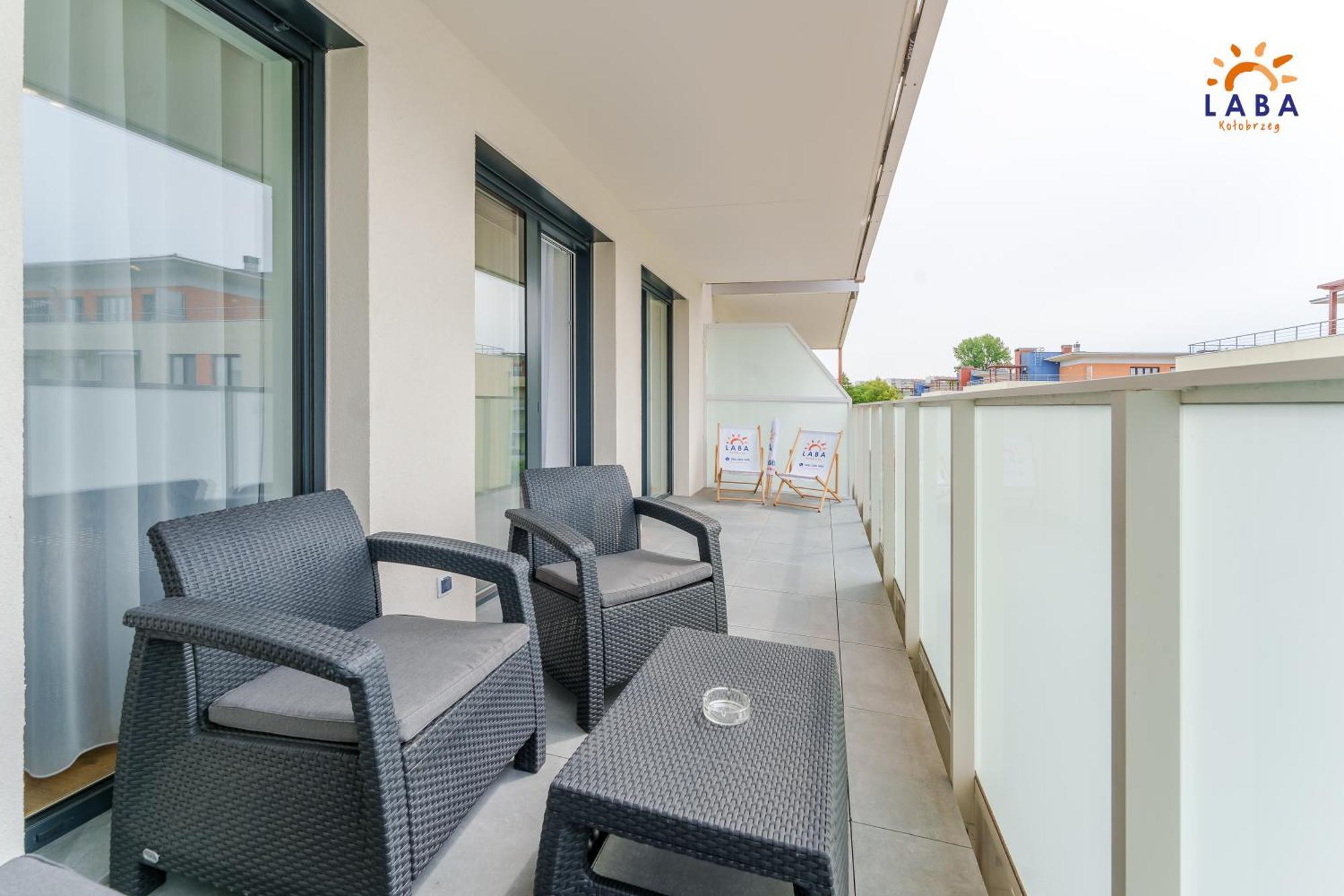 Laba Kolobrzeg Apartamenty Kollataja Z Parkingiem Exterior foto